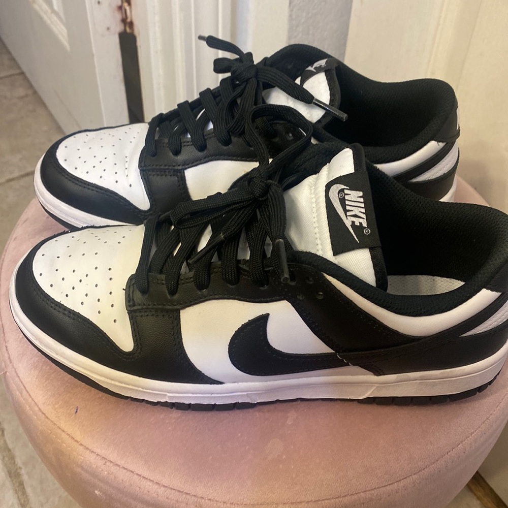 Nike pandas size 8 woman like new